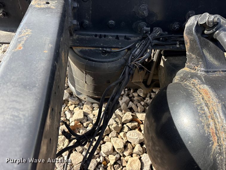 image for item YA1288 2014 Freightliner Cascadia semi truck