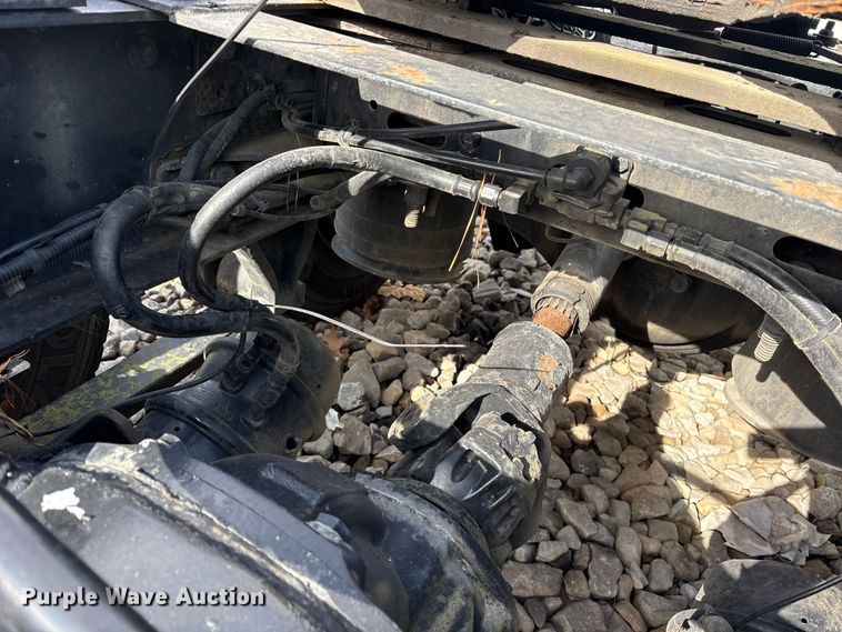 image for item YA1288 2014 Freightliner Cascadia semi truck