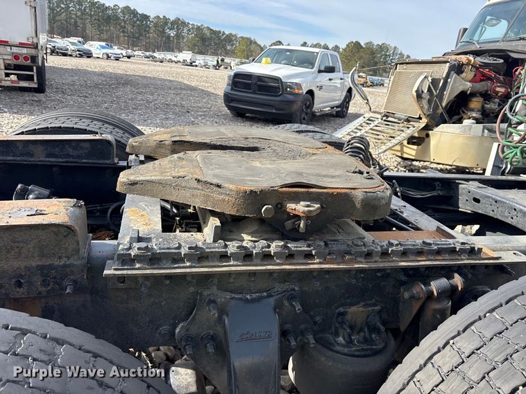 image for item YA1288 2014 Freightliner Cascadia semi truck