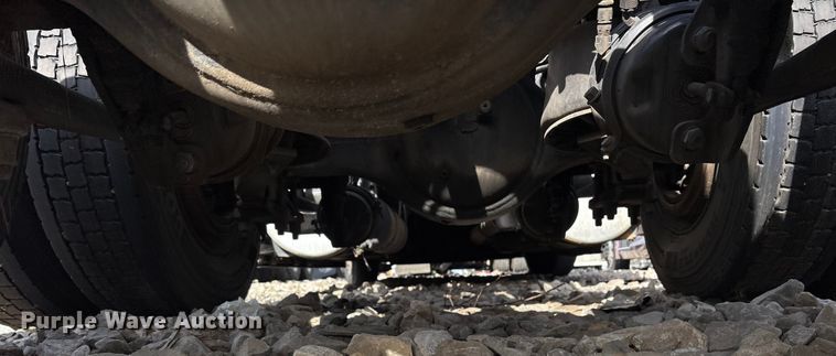 image for item YA1288 2014 Freightliner Cascadia semi truck