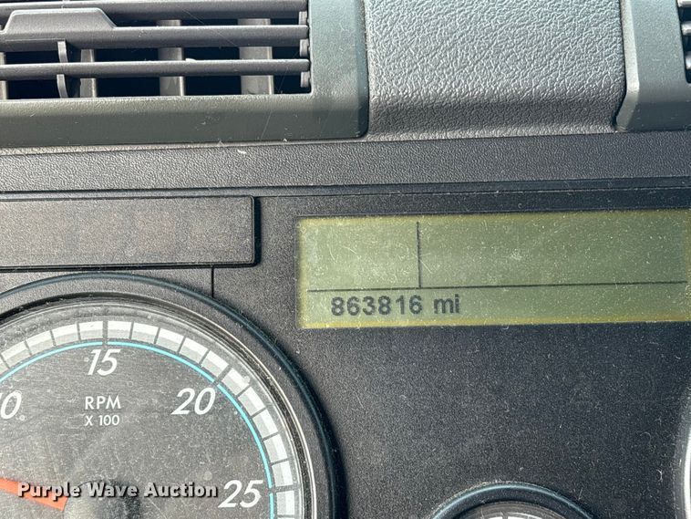 image for item YA1288 2014 Freightliner Cascadia semi truck