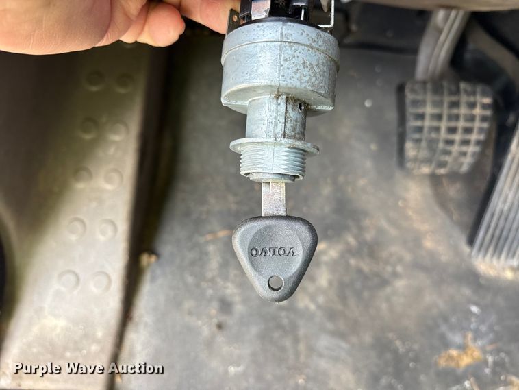 image for item YA1288 2014 Freightliner Cascadia semi truck