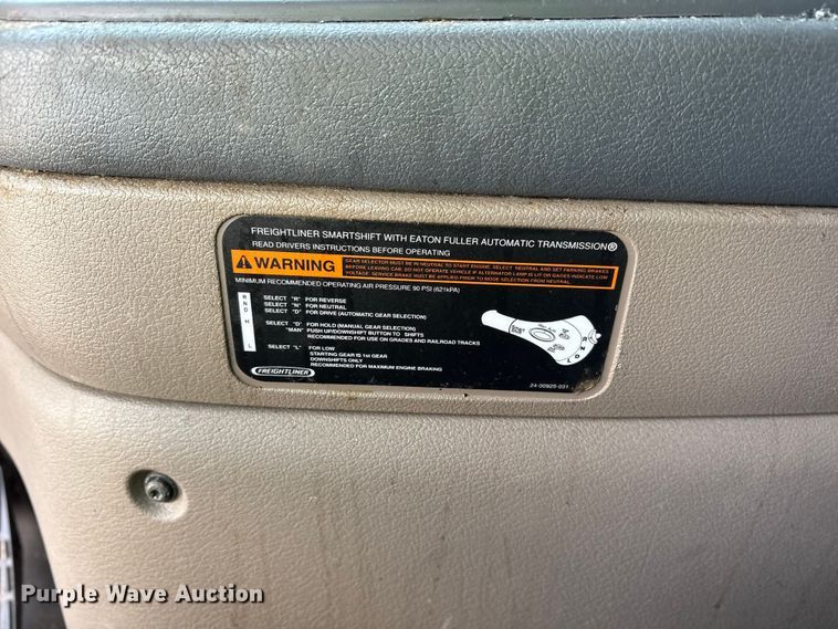 image for item YA1288 2014 Freightliner Cascadia semi truck