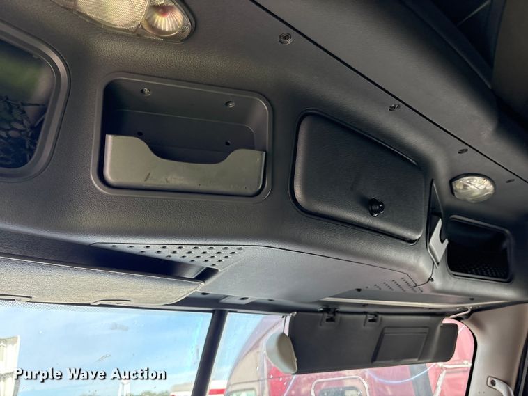 image for item YA1288 2014 Freightliner Cascadia semi truck