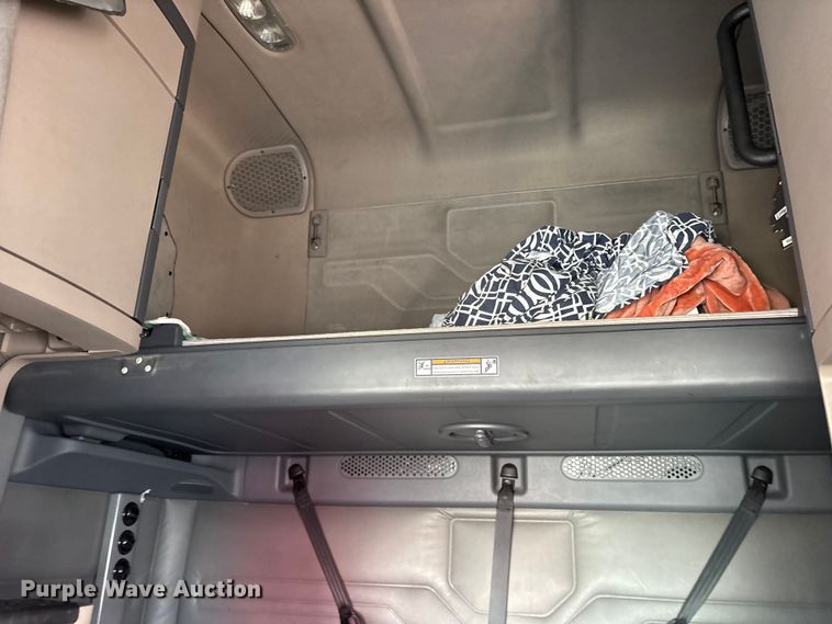 image for item YA1288 2014 Freightliner Cascadia semi truck