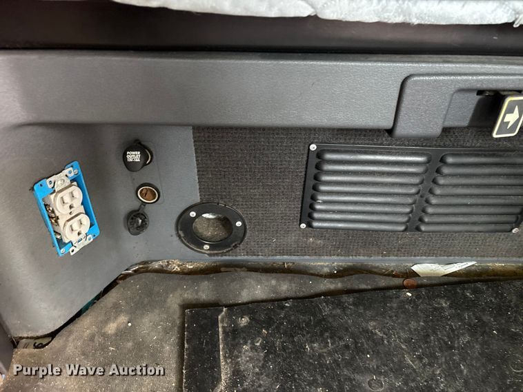 image for item YA1288 2014 Freightliner Cascadia semi truck