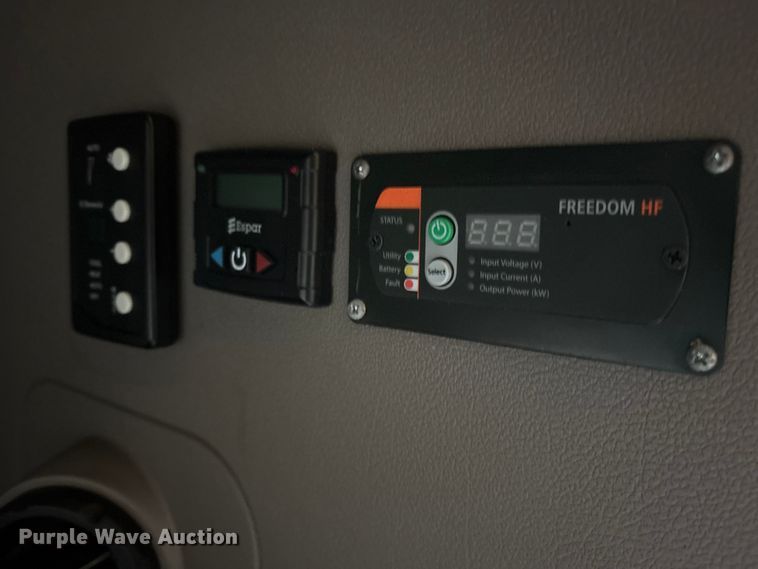 image for item YA1288 2014 Freightliner Cascadia semi truck