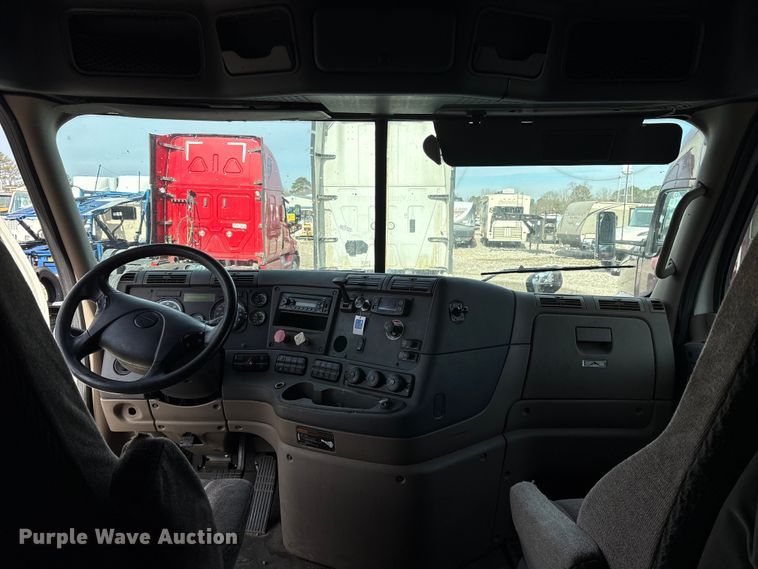 image for item YA1288 2014 Freightliner Cascadia semi truck