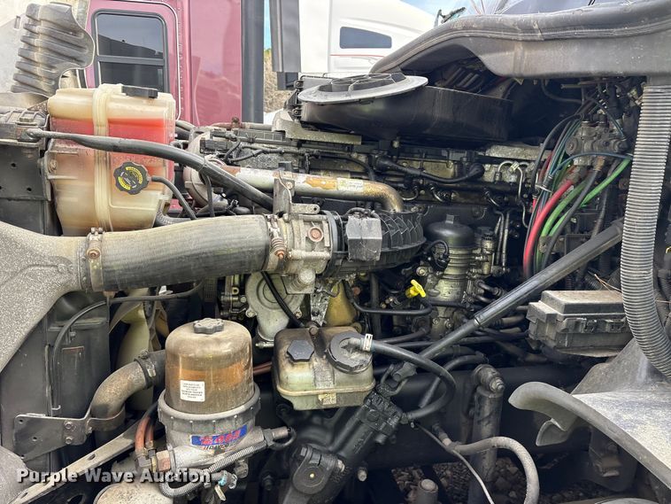 image for item YA1288 2014 Freightliner Cascadia semi truck