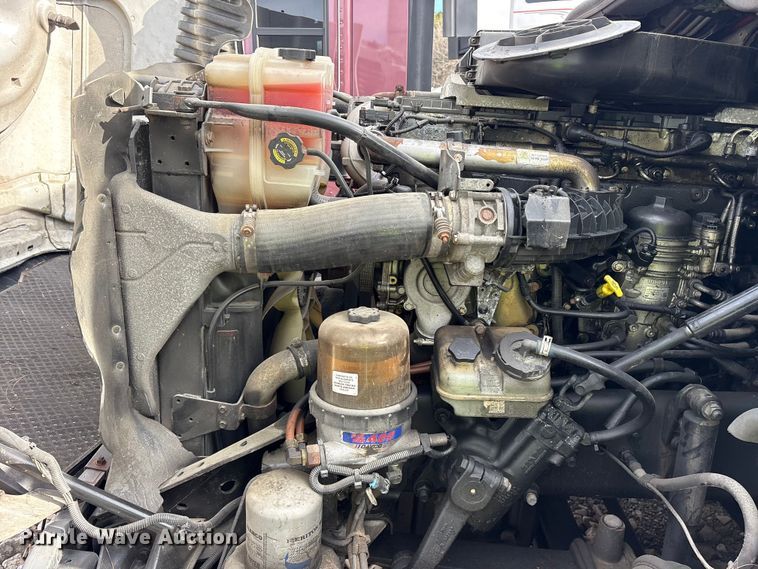 image for item YA1288 2014 Freightliner Cascadia semi truck