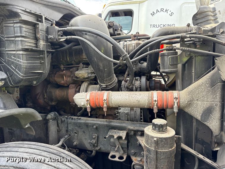 image for item YA1288 2014 Freightliner Cascadia semi truck