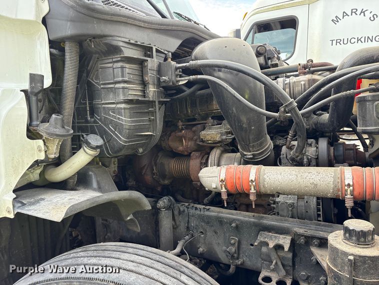 image for item YA1288 2014 Freightliner Cascadia semi truck