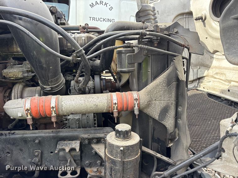 image for item YA1288 2014 Freightliner Cascadia semi truck