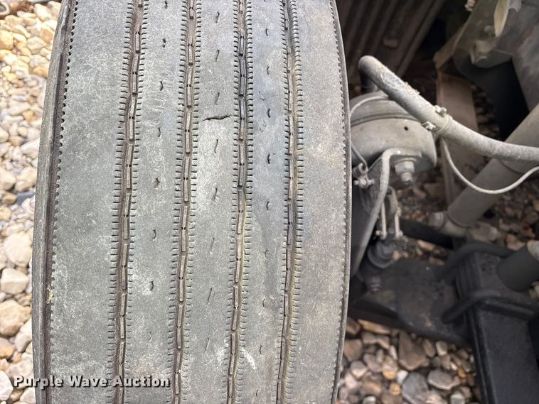 image for item YA1288 2014 Freightliner Cascadia semi truck