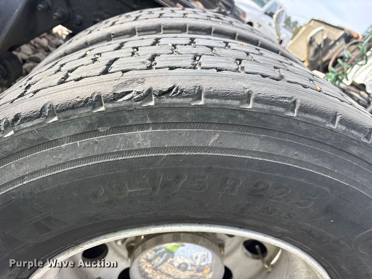 image for item YA1288 2014 Freightliner Cascadia semi truck