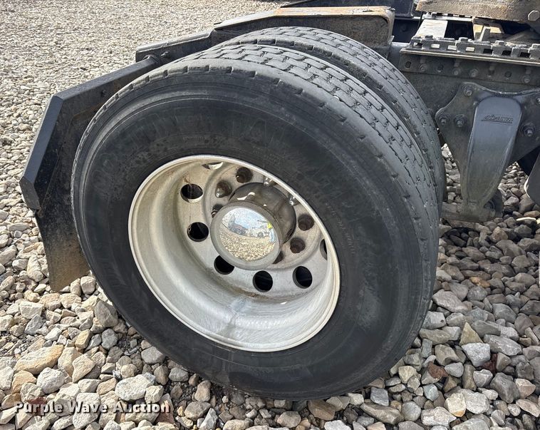 image for item YA1288 2014 Freightliner Cascadia semi truck