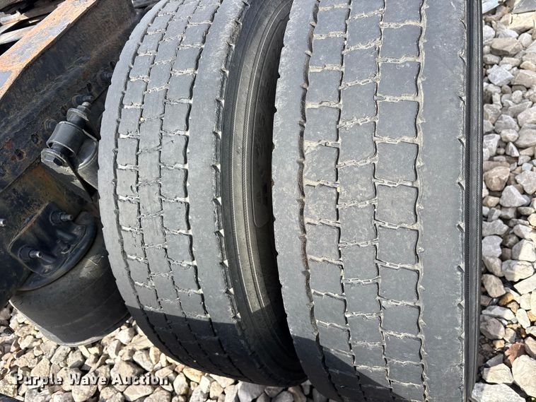 image for item YA1288 2014 Freightliner Cascadia semi truck