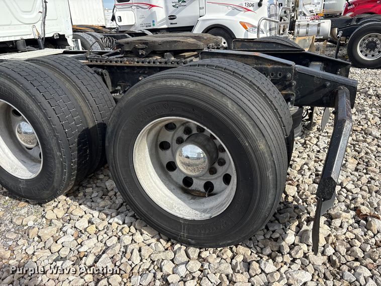 image for item YA1288 2014 Freightliner Cascadia semi truck