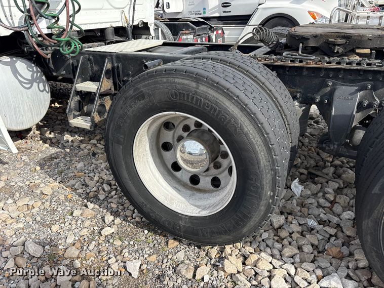 image for item YA1288 2014 Freightliner Cascadia semi truck