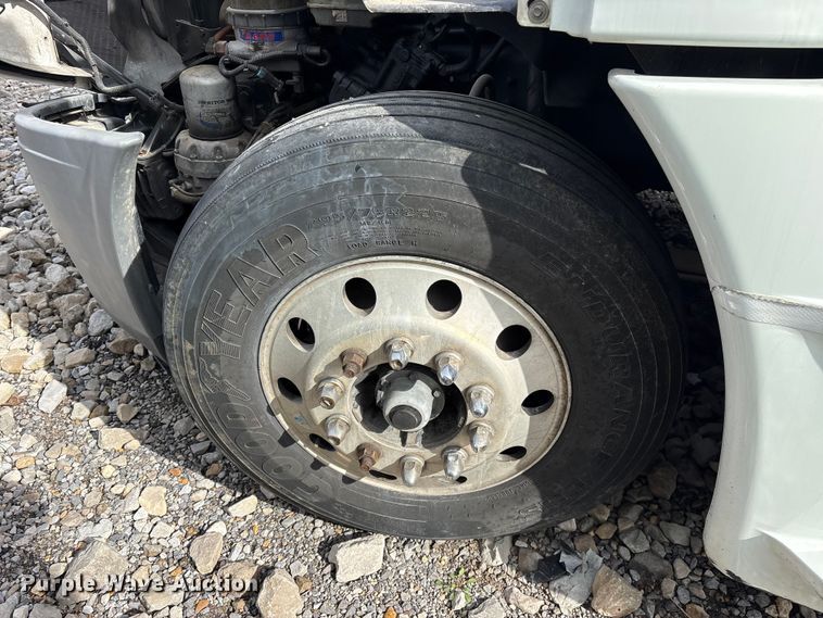 image for item YA1288 2014 Freightliner Cascadia semi truck