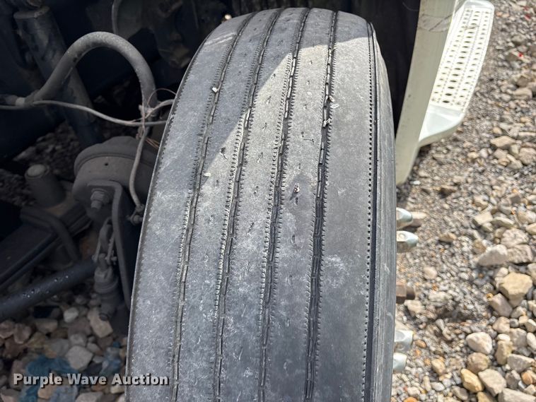 image for item YA1288 2014 Freightliner Cascadia semi truck