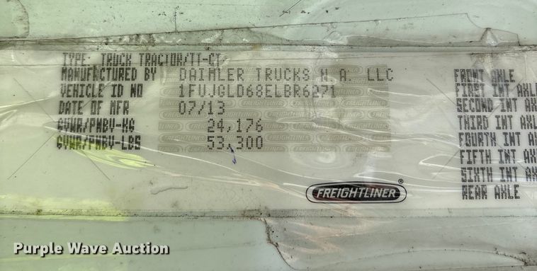 image for item YA1288 2014 Freightliner Cascadia semi truck