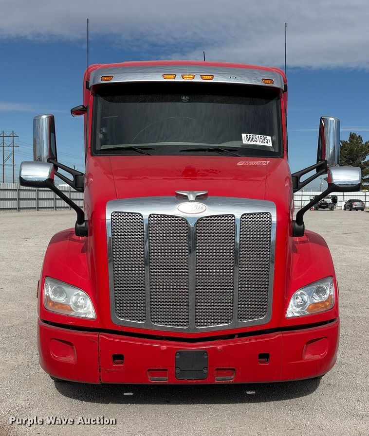 image for item YA1304 2019 Peterbilt 579 semi truck