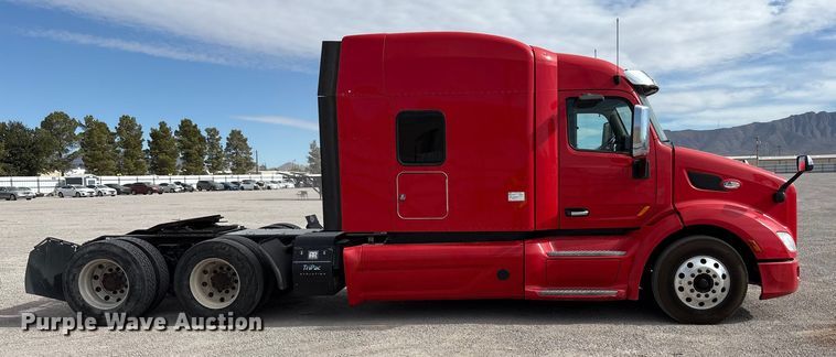 image for item YA1304 2019 Peterbilt 579 semi truck
