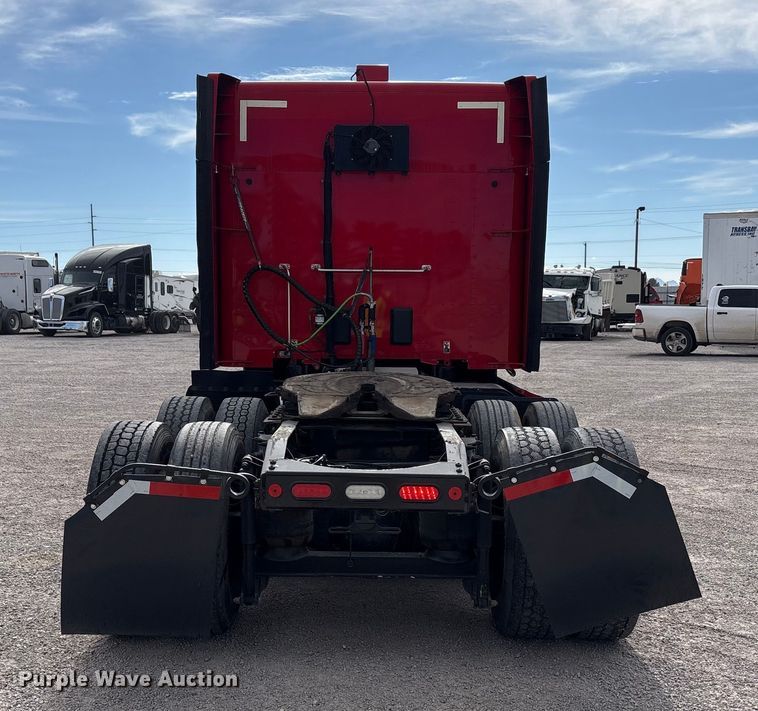 image for item YA1304 2019 Peterbilt 579 semi truck