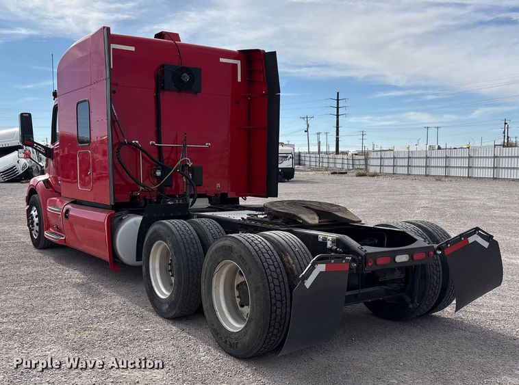 image for item YA1304 2019 Peterbilt 579 semi truck