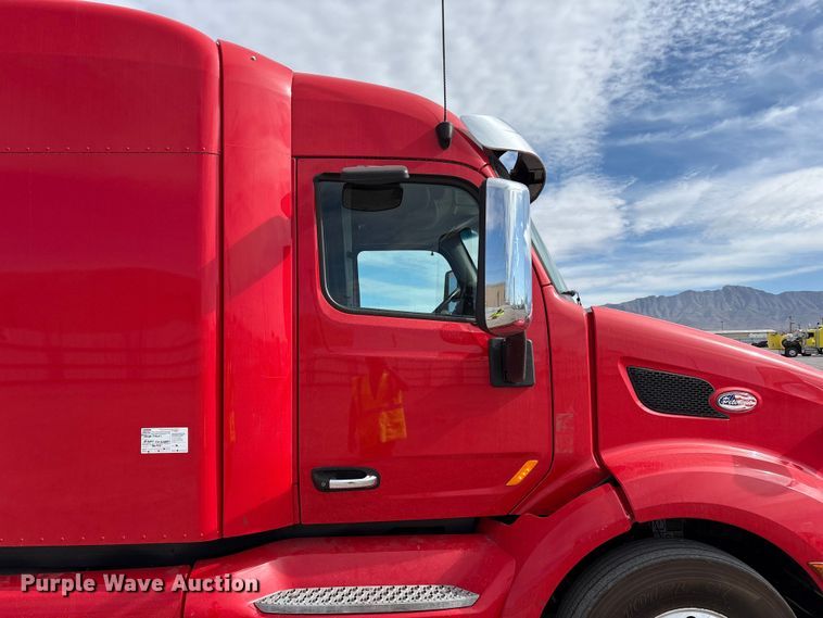 image for item YA1304 2019 Peterbilt 579 semi truck