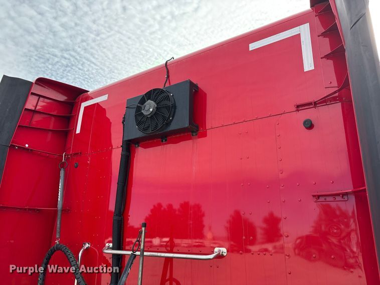 image for item YA1304 2019 Peterbilt 579 semi truck