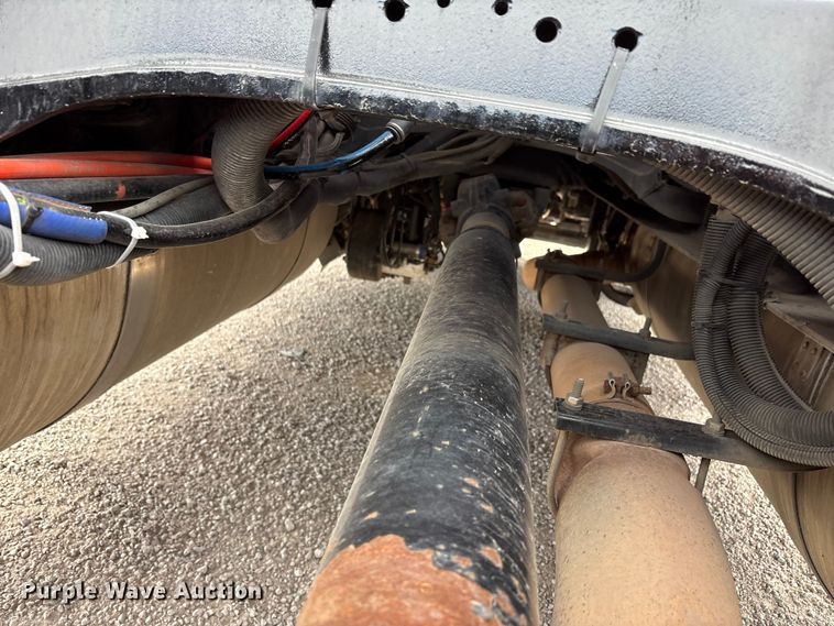 image for item YA1304 2019 Peterbilt 579 semi truck