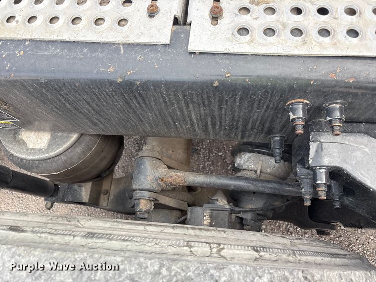 image for item YA1304 2019 Peterbilt 579 semi truck