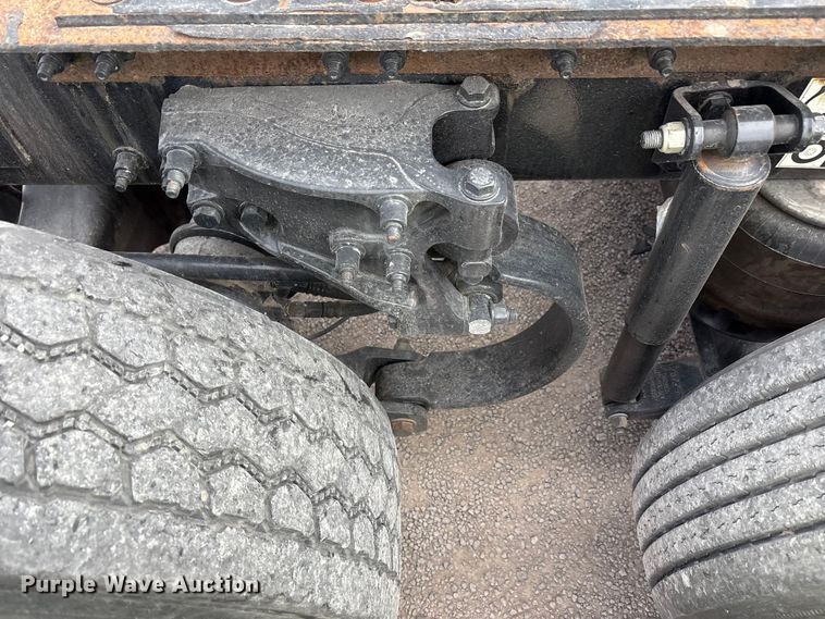 image for item YA1304 2019 Peterbilt 579 semi truck