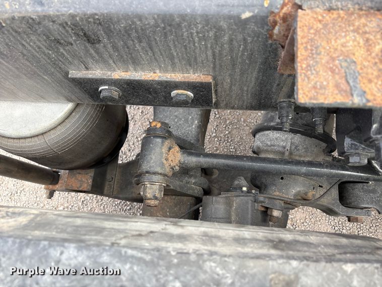 image for item YA1304 2019 Peterbilt 579 semi truck