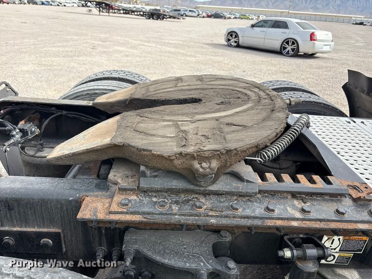 image for item YA1304 2019 Peterbilt 579 semi truck