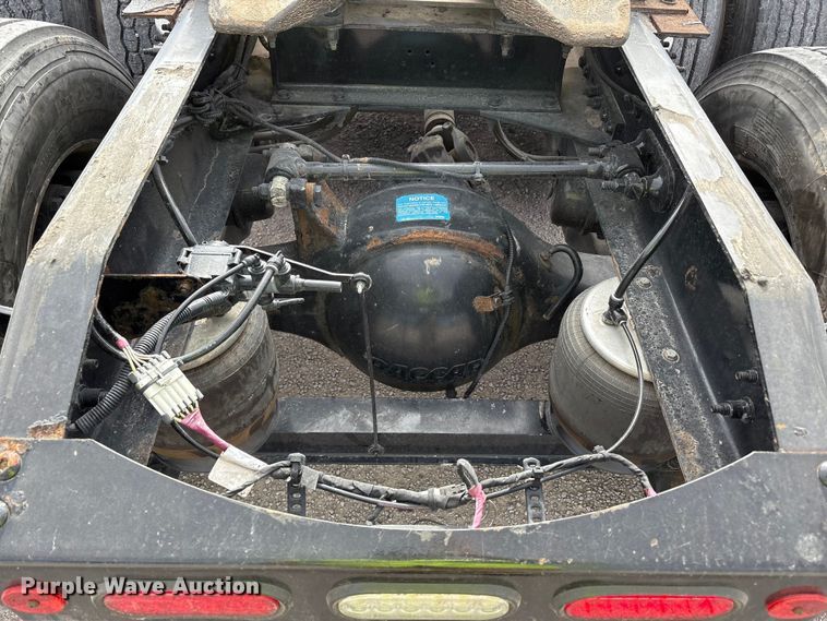 image for item YA1304 2019 Peterbilt 579 semi truck