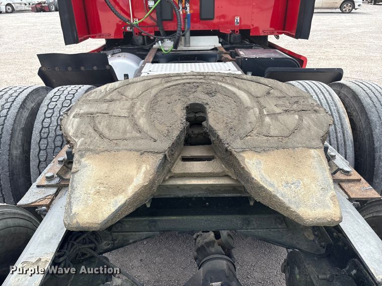 image for item YA1304 2019 Peterbilt 579 semi truck