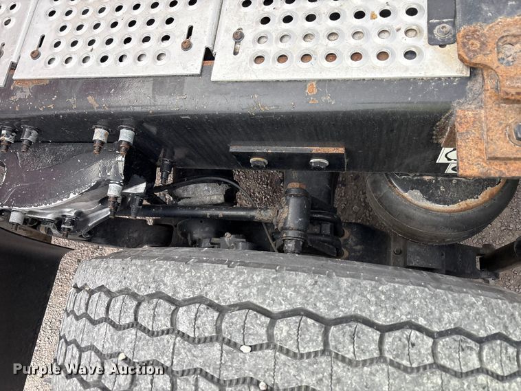 image for item YA1304 2019 Peterbilt 579 semi truck