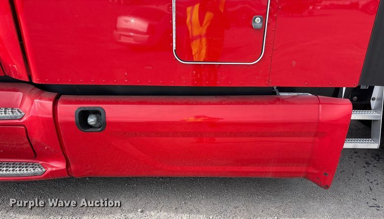 image for item YA1304 2019 Peterbilt 579 semi truck