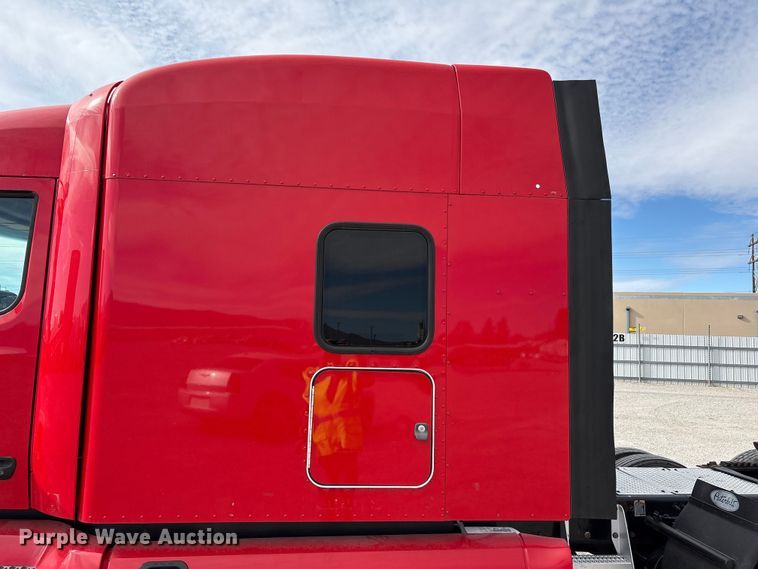image for item YA1304 2019 Peterbilt 579 semi truck