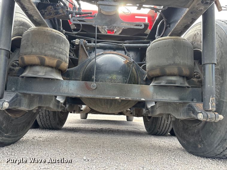 image for item YA1304 2019 Peterbilt 579 semi truck