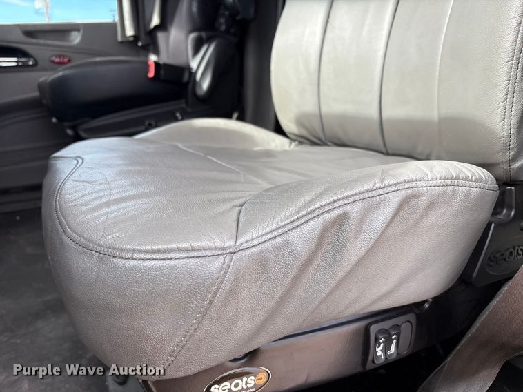 image for item YA1304 2019 Peterbilt 579 semi truck