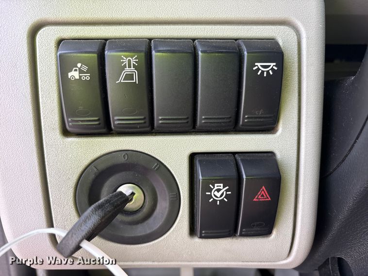 image for item YA1304 2019 Peterbilt 579 semi truck