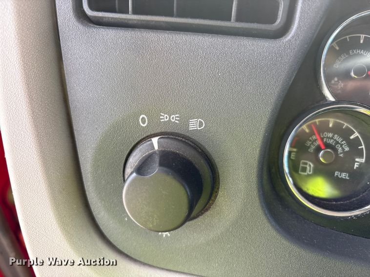 image for item YA1304 2019 Peterbilt 579 semi truck