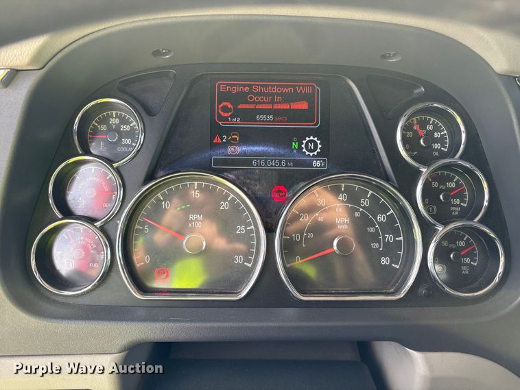 image for item YA1304 2019 Peterbilt 579 semi truck