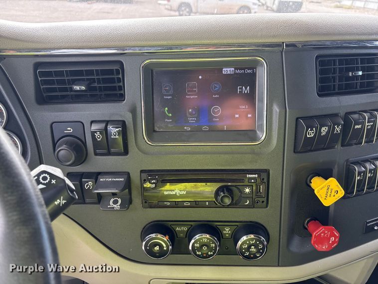 image for item YA1304 2019 Peterbilt 579 semi truck