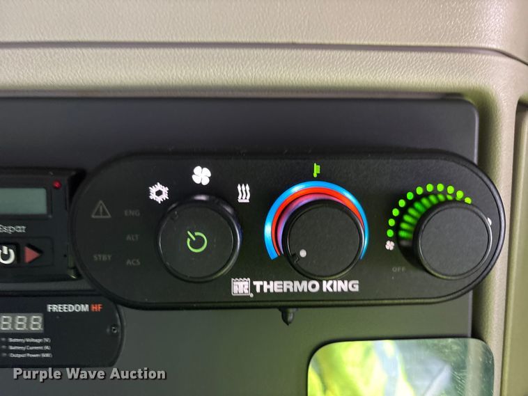 image for item YA1304 2019 Peterbilt 579 semi truck