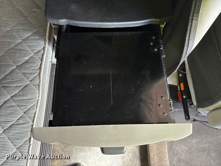 image for item YA1304 2019 Peterbilt 579 semi truck